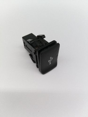 MITSUBISHI L200 USB PORT 2015-2019