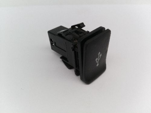 MITSUBISHI L200 USB PORT 2015-2019