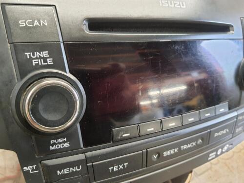 ISUZU D-MAX RADIO/CD/STEREO HEAD UNIT MK2  2012-2021
